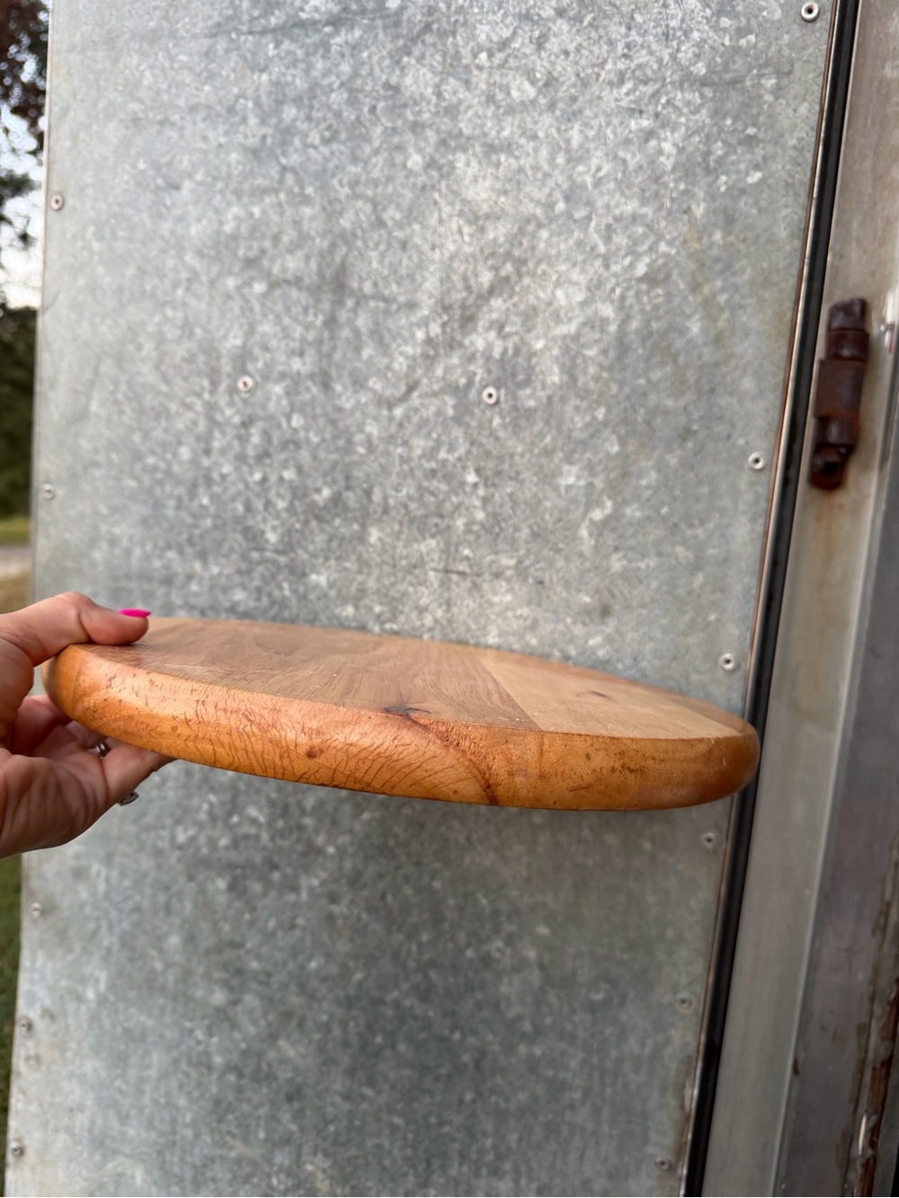 Wood riser - Picture 2 of 3